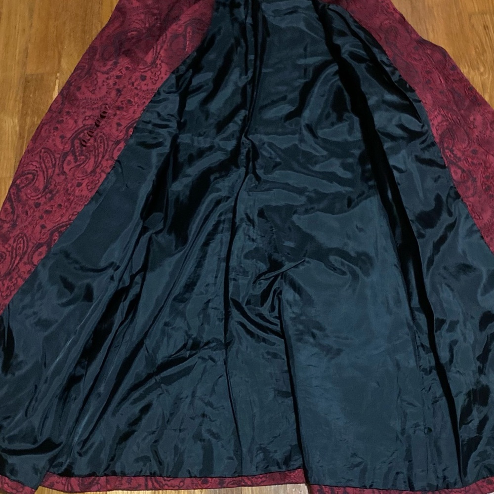 Elegant Bisou Bisou burgundy, texture, blazer, size 8 - Picture 3 of 6